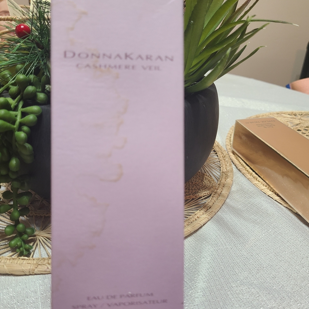 Donna Karan Cashmere Veil Eau de Parfum - Pink Box